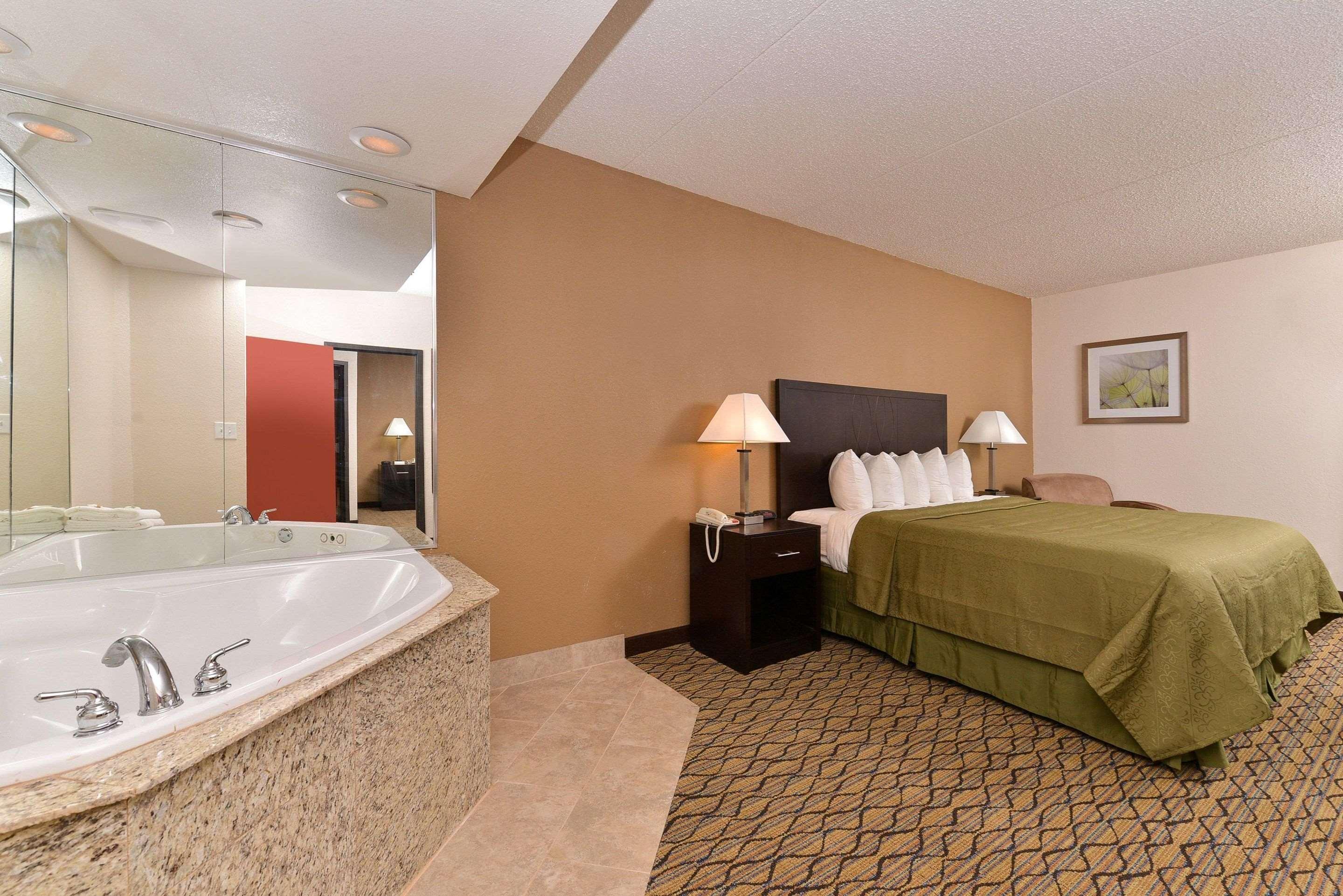 Quality Inn & Suites Matteson Near I-57 Exterior photo