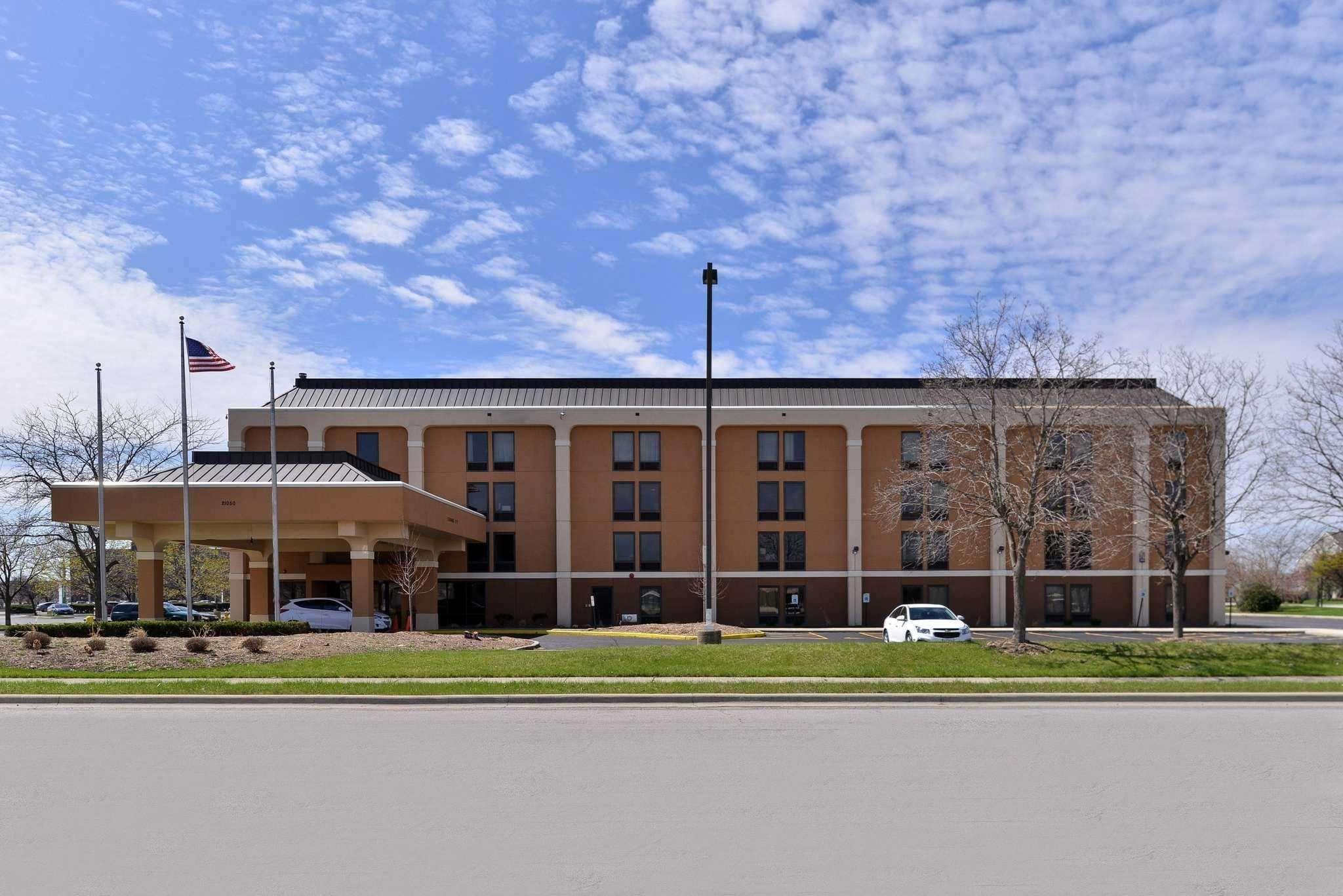 Quality Inn & Suites Matteson Near I-57 Exterior photo
