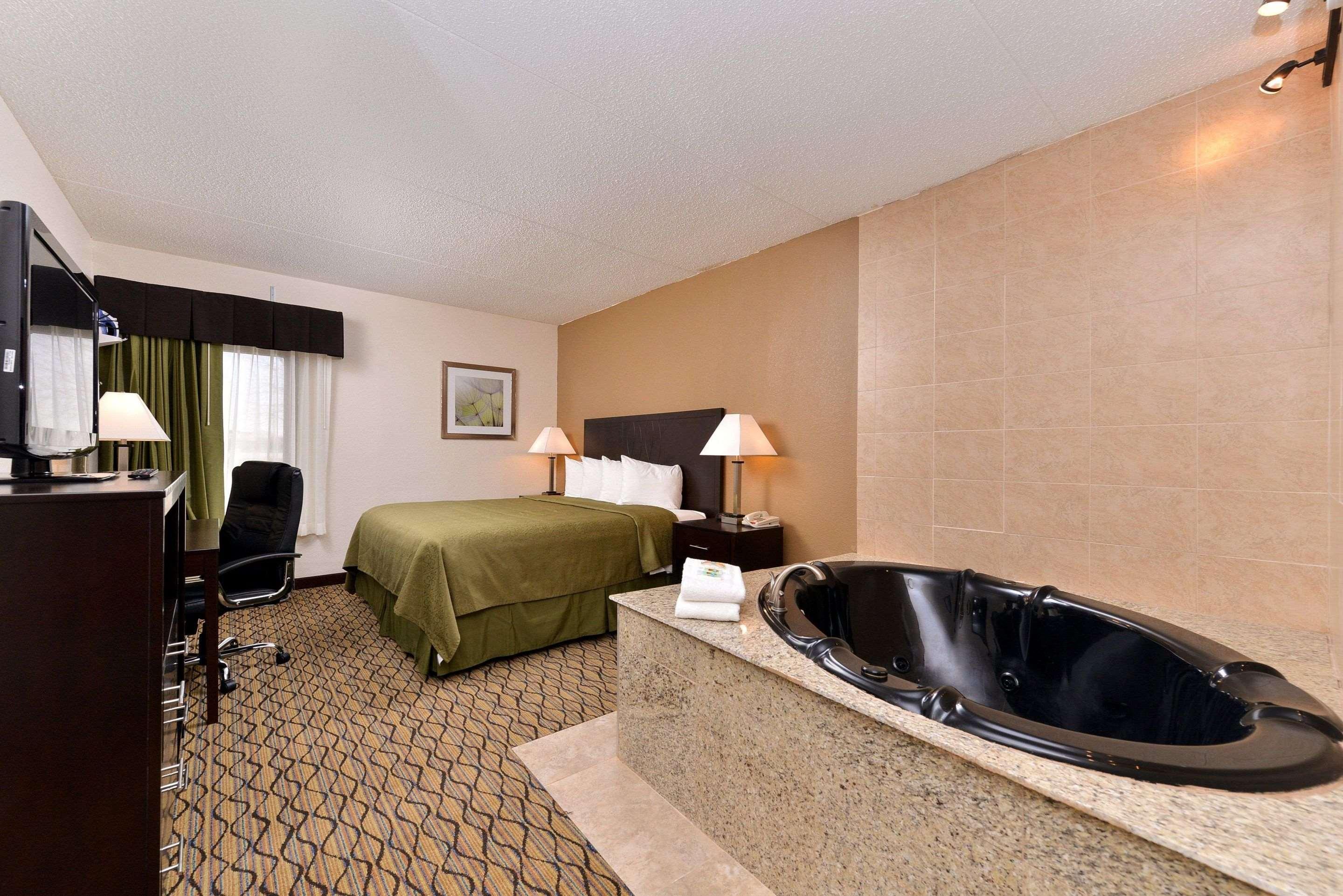 Quality Inn & Suites Matteson Near I-57 Exterior photo